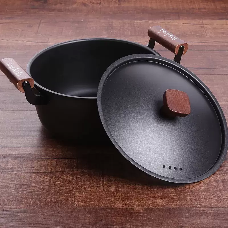 The difference between non-stick and stainless steel cookware